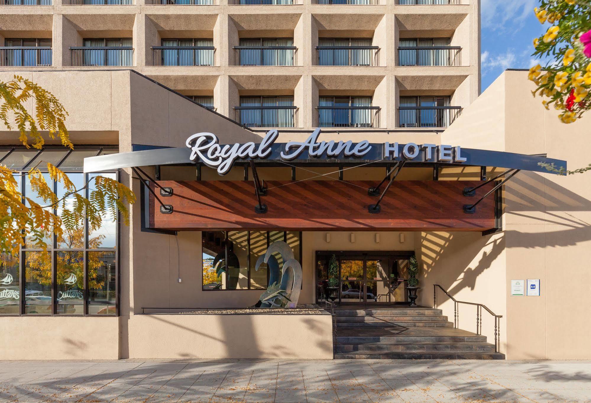 The Royal Anne Hotel Kelowna Exterior foto